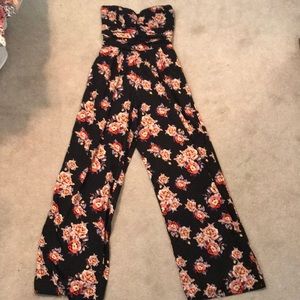 FLORAL PANTSUIT WITH POCKETS!!! (NEVER WORN)